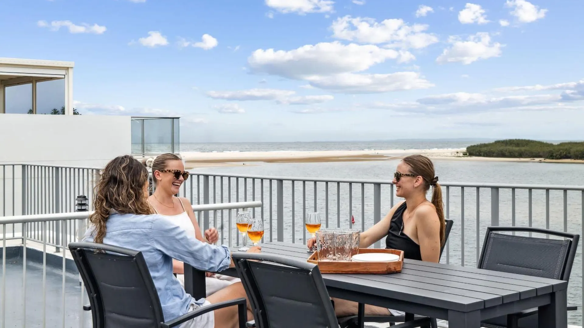 Pumicestone Passage Waterfront Escape Apartment Caloundra