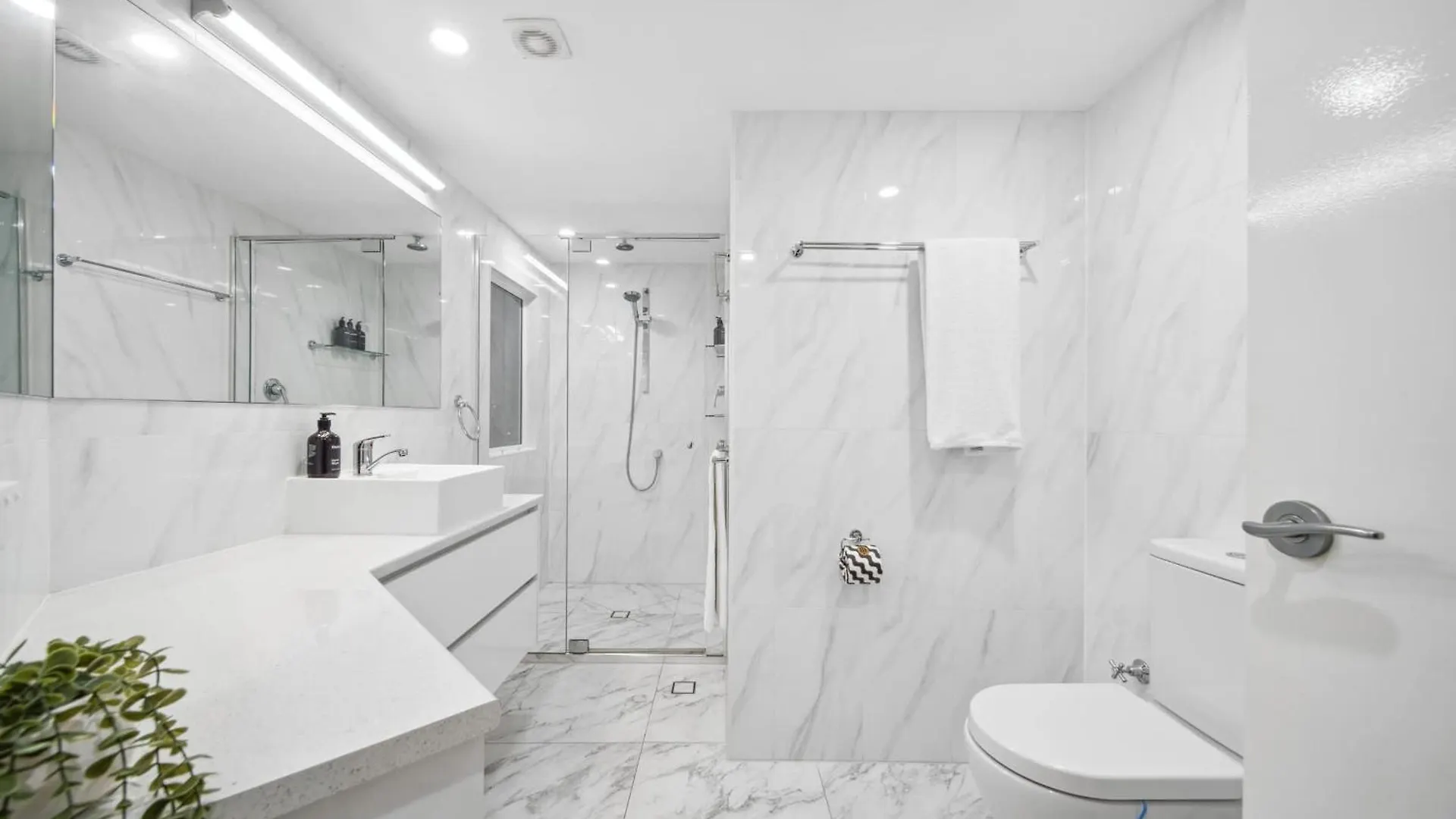 Pumicestone Passage Waterfront Escape Apartment Caloundra