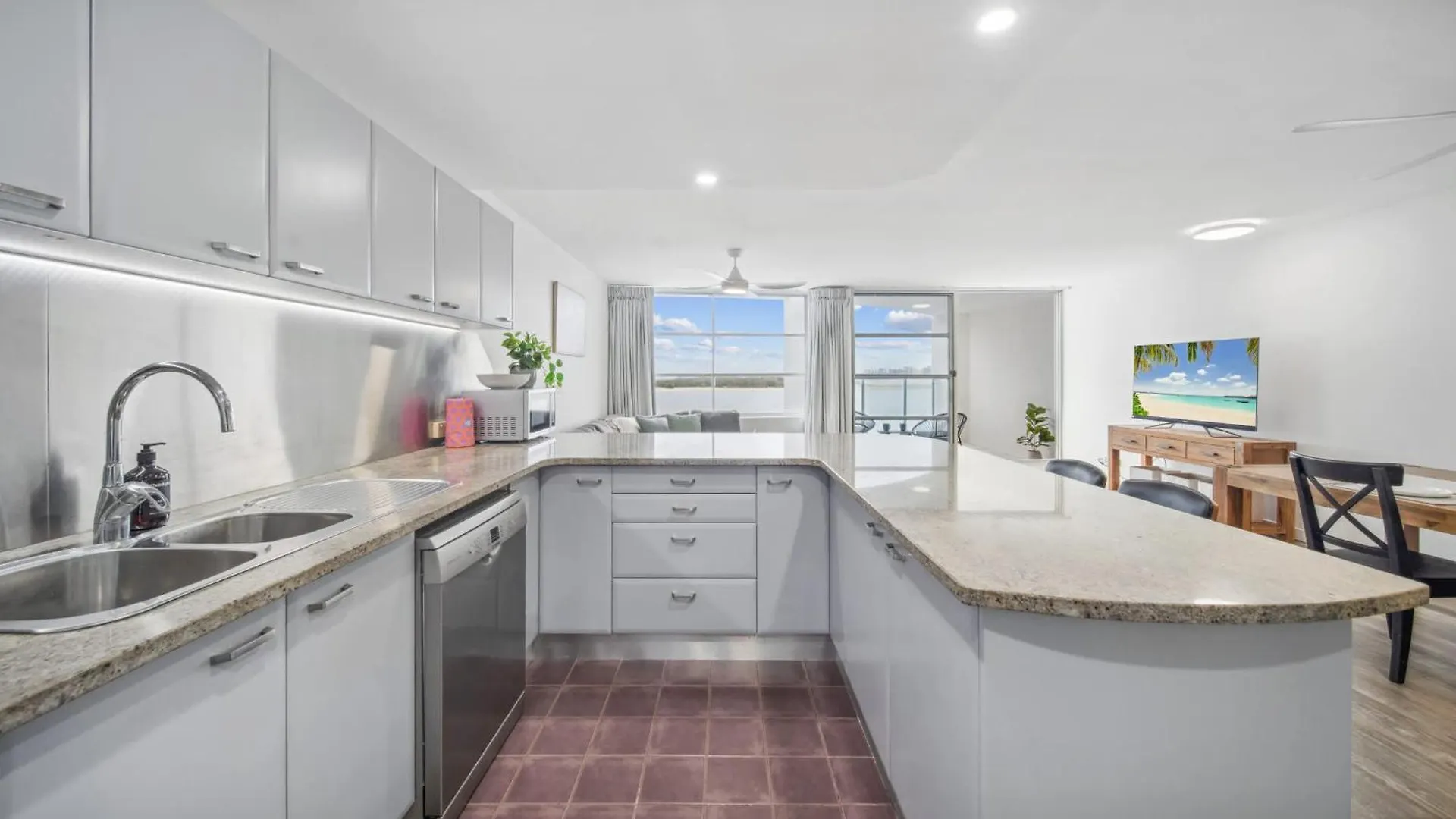 Pumicestone Passage Waterfront Escape Apartment Caloundra