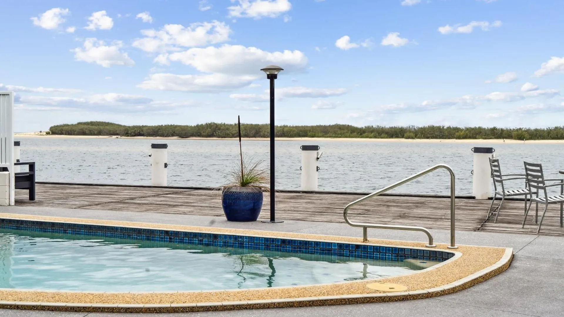Pumicestone Passage Waterfront Escape Apartment Caloundra 0*,  Australia