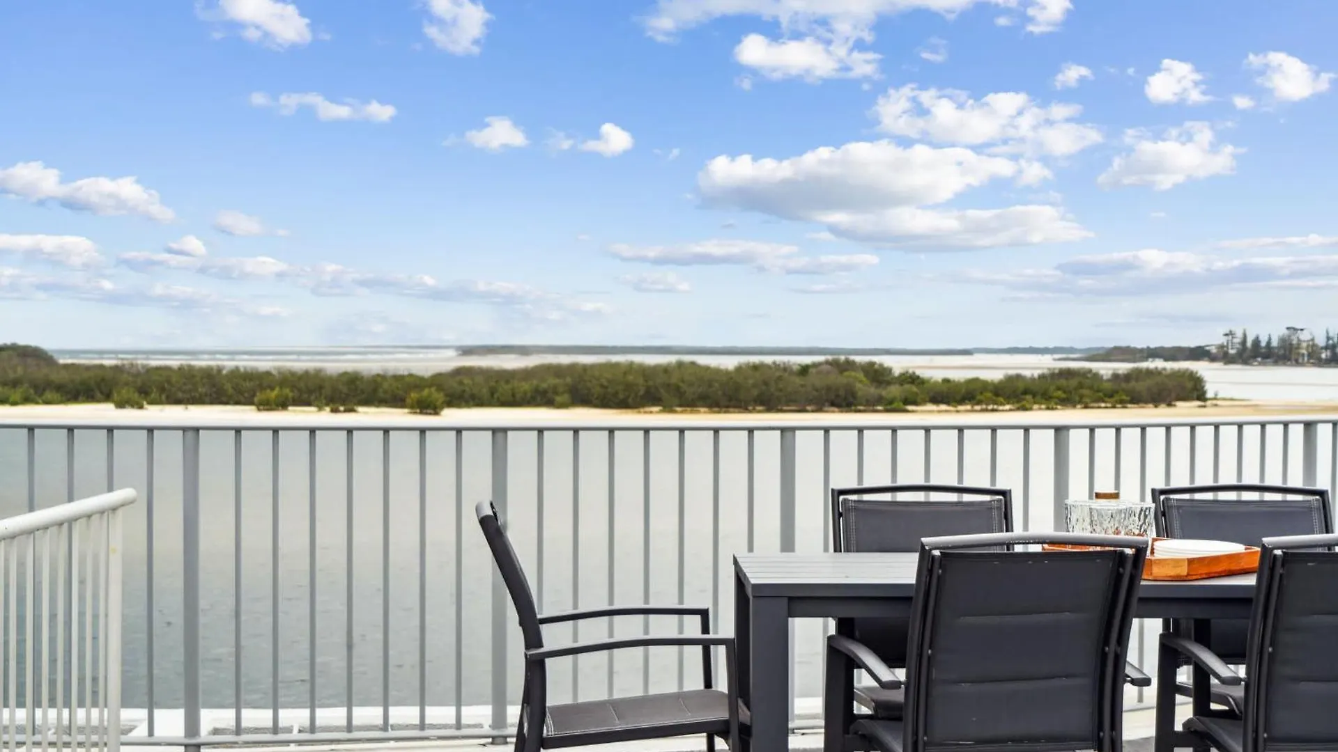 Pumicestone Passage Waterfront Escape Apartment Caloundra