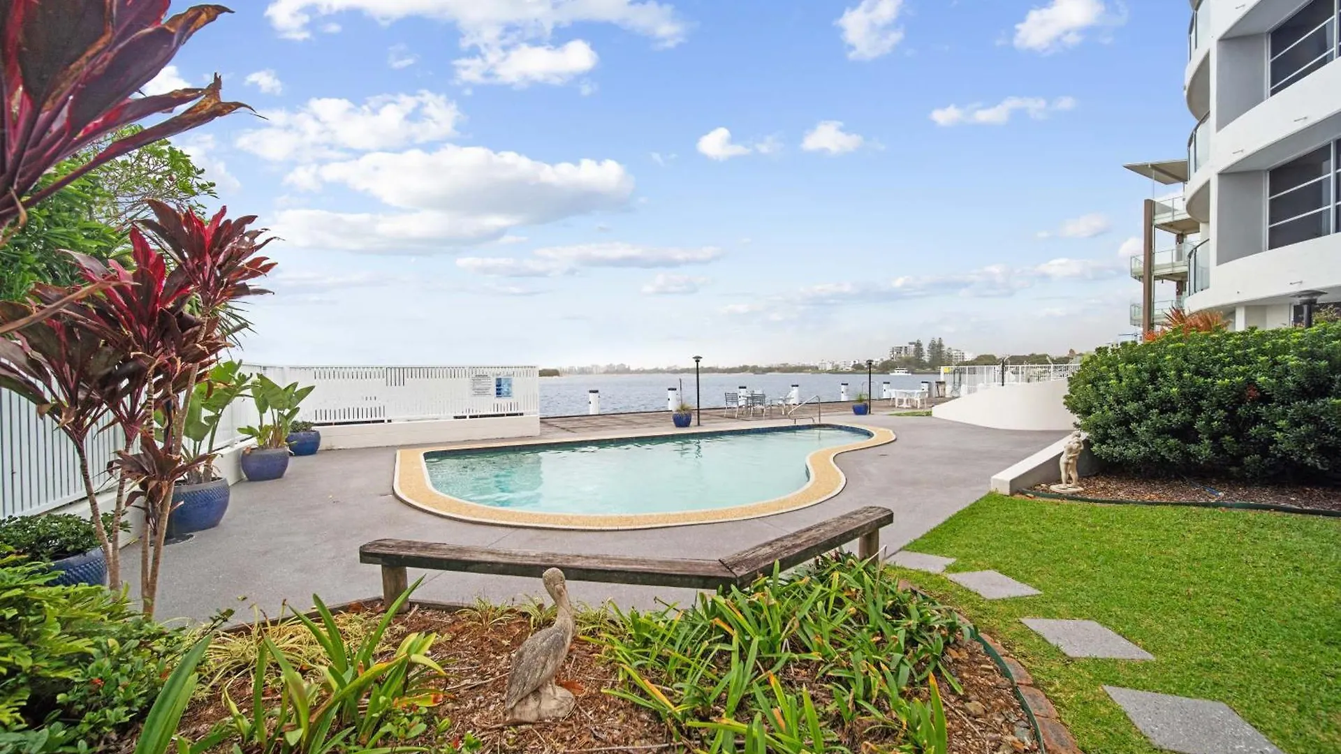 Pumicestone Passage Waterfront Escape Apartment Caloundra