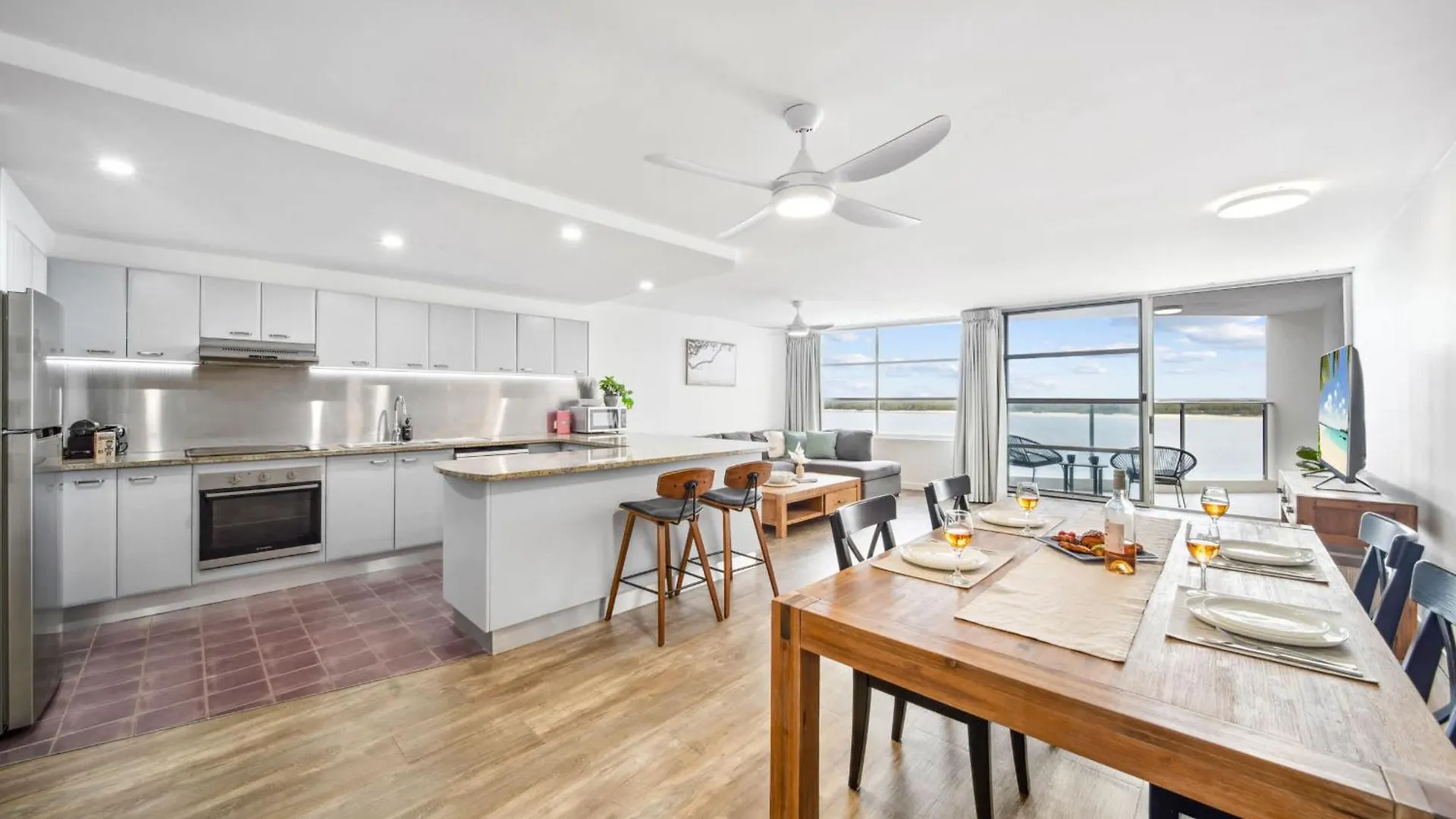 Pumicestone Passage Waterfront Escape Apartment Caloundra
